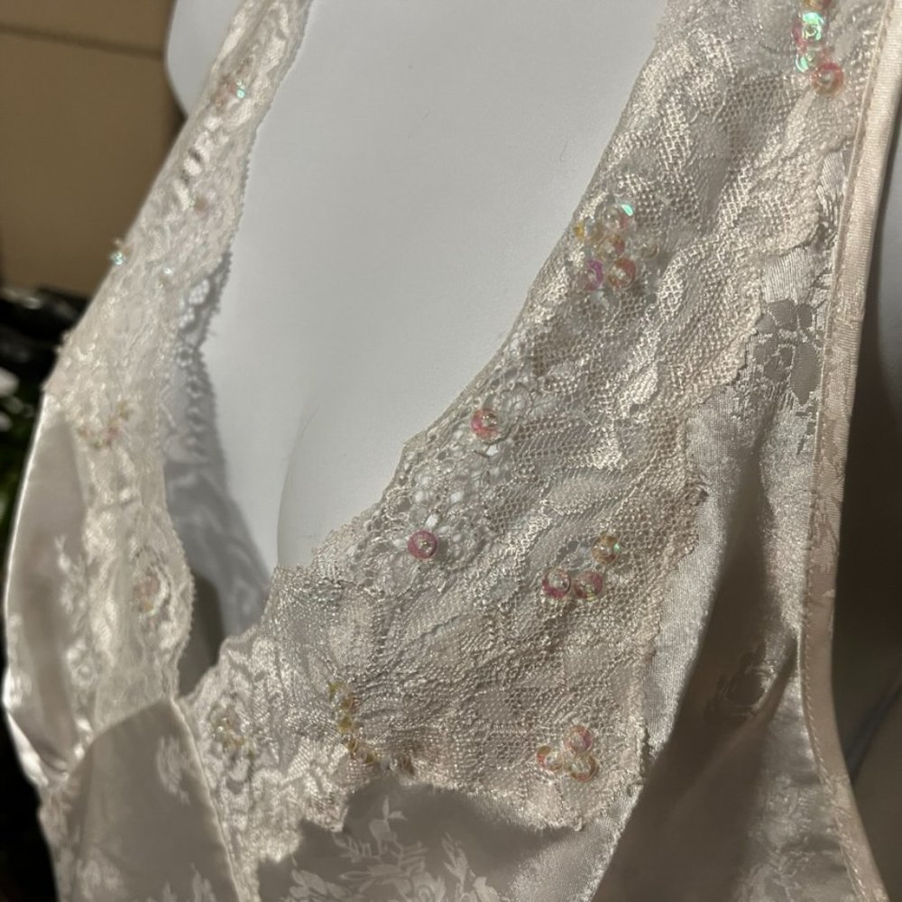 Jones New York Lacy Sequins Floral Pattern Nightgown Sz L - Picture 2 of 7